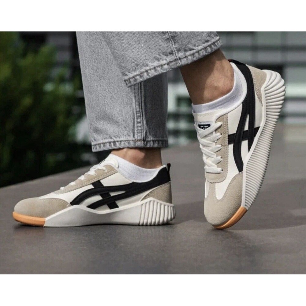 De Florance "Vintage Sneaker" US Woman's 8.5 - White & Black